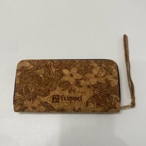 FUSED HAWAII WALLET - brand new